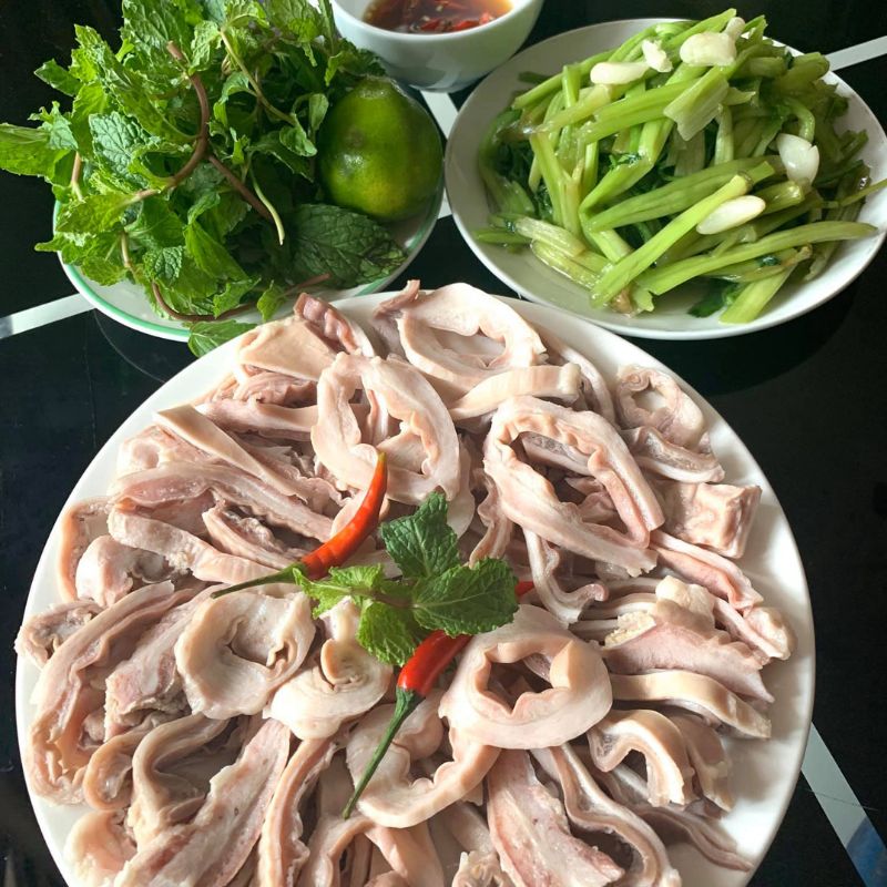 Pork Stomachs and Brokering Practices: A Profitable Partnership